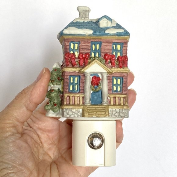 Winter Home Scene Night Light Sensor Ceramic Hand Painted Porcelain with Box - Picture 7 of 7